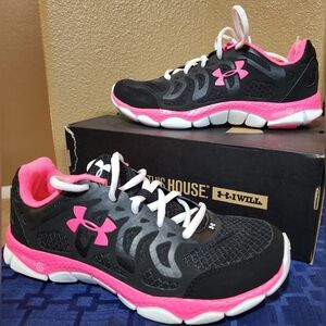 Under Armour MicroBlack and Pink Women’s Athletic Training Shoes Size 8